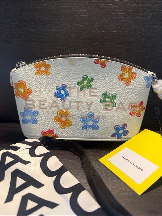 Marc Jacobs Handbags - MARC JACOBS The Wild Daisy the Beauty Bag